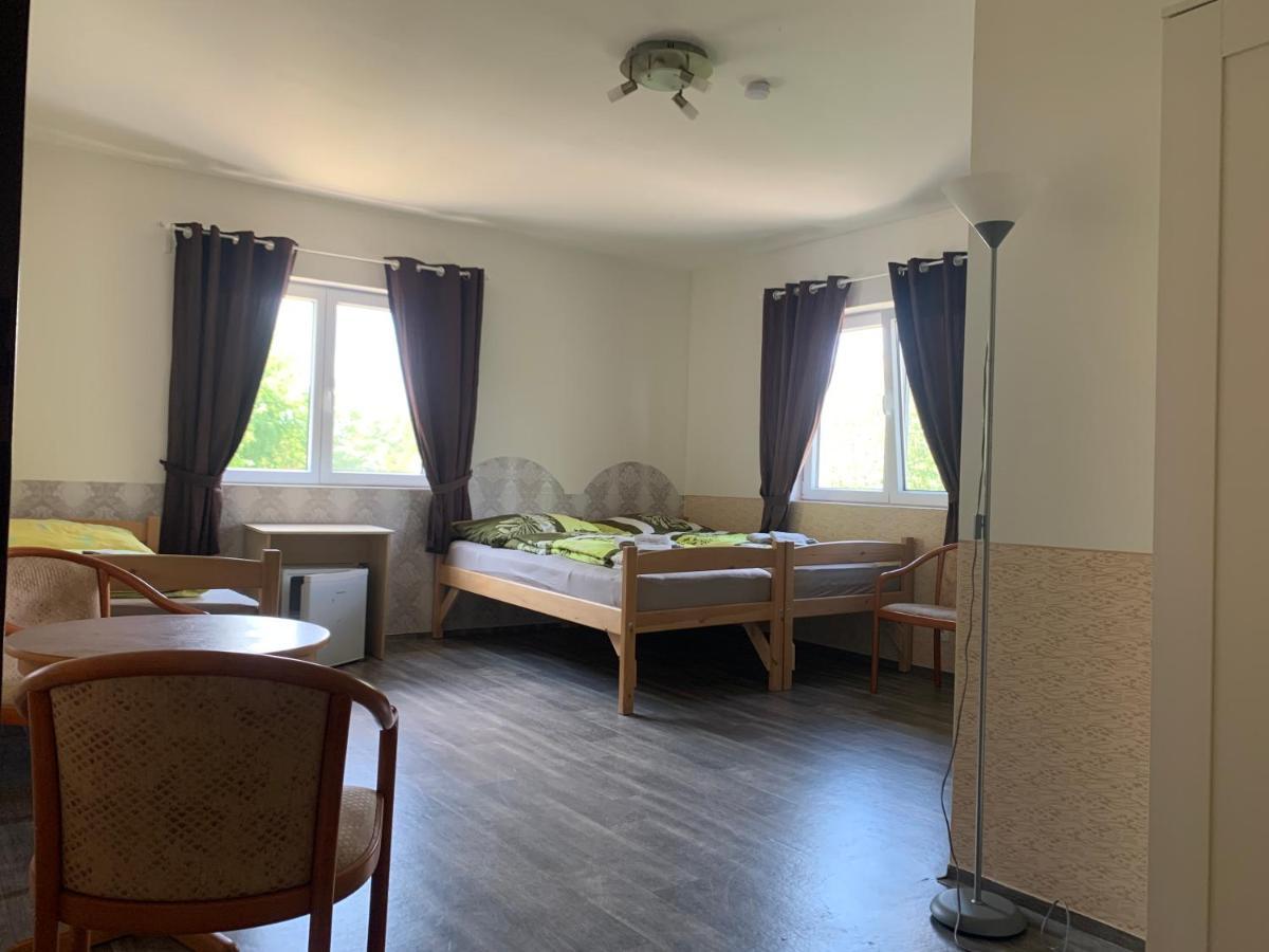 Penzion U Jezera Hotell Konstantinovy Lázně Exteriör bild