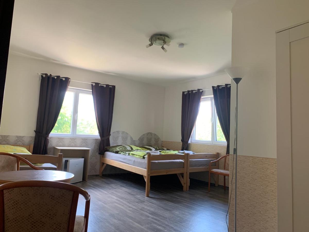 Penzion U Jezera Hotell Konstantinovy Lázně Exteriör bild