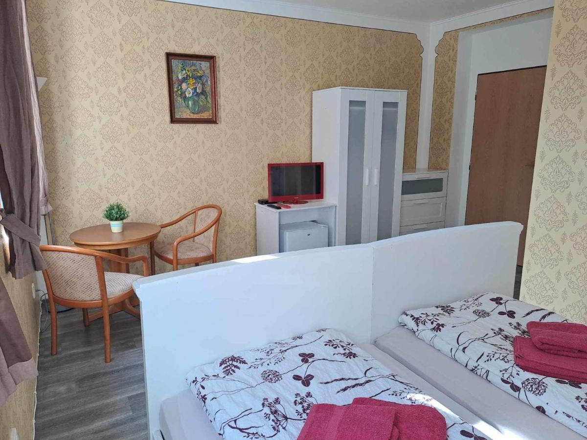 Penzion U Jezera Hotell Konstantinovy Lázně Exteriör bild